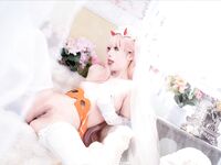 19歲高顏值反差coser，臉穴同框大尺度寫真，附拍攝花絮