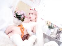 19歲高顏值反差coser，臉穴同框大尺度寫真，附拍攝花絮