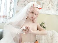 19歲高顏值反差coser，臉穴同框大尺度寫真，附拍攝花絮