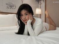 Ang amateur beauty ay kumuha ng isang photo shoot at napanalunan ng matamis na salita ng photographer. Kinunan ng malapitan ang hindi protektadong ari. Dahil ito ay isang candid shot, walang maraming mga mapagkukunan ng video.