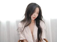 Ang amateur beauty ay kumuha ng isang photo shoot at napanalunan ng matamis na salita ng photographer. Kinunan ng malapitan ang hindi protektadong ari. Dahil ito ay isang candid shot, walang maraming mga mapagkukunan ng video.