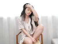 Ang amateur beauty ay kumuha ng isang photo shoot at napanalunan ng matamis na salita ng photographer. Kinunan ng malapitan ang hindi protektadong ari. Dahil ito ay isang candid shot, walang maraming mga mapagkukunan ng video.