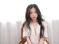 Ang amateur beauty ay kumuha ng isang photo shoot at napanalunan ng matamis na salita ng photographer. Kinunan ng malapitan ang hindi protektadong ari. Dahil ito ay isang candid shot, walang maraming mga mapagkukunan ng video.