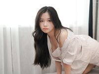 Ang amateur beauty ay kumuha ng isang photo shoot at napanalunan ng matamis na salita ng photographer. Kinunan ng malapitan ang hindi protektadong ari. Dahil ito ay isang candid shot, walang maraming mga mapagkukunan ng video.