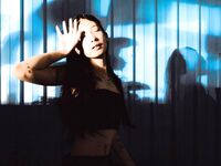 Một nữ sinh viên đại học xăm mình xinh đẹp đã bị nhà tài trợ của mình trêu đùa và huấn luyện, biến thành một con đĩ và chụp ảnh tự sướng để xin quan hệ tình dục