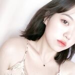 颜值挺白嫩的短发女大学生，短发妹操起来还是有感觉，人前是清纯甜妹，在床上是吃鸡小能手