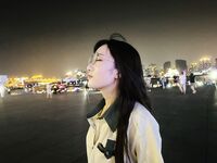 00后的清纯女大学生眼镜妹，这口活简直了，吃起来没完没了的，就这样舔你能坚持多久？