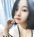 00后骚母狗女大学生，在女生宿舍里面自拍给异地恋男友看，私下里竟然这么饥渴