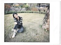 เด็กสาวชั้นปีที่สองจากวิทยาลัยแห่งหนึ่งที่มีใบหน้าสวยงามและหุ่นที่ยอดเยี่ยม เธอเป็นเด็กสาวที่บริสุทธิ์และอ่อนหวานต่อหน้าคนอื่นๆ แต่เธอถูกฝึกให้เป็นผู้หญิงใจร้ายที่กินไก่ในที่ส่วนตัว