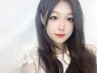 Isang magandang babaeng college student ang nagse-selfie. Siya ay may magandang pigura at magandang mukha. Siya ay may tatlong pink na spot at ikinakalat ang kanyang puki upang paglaruan ito.