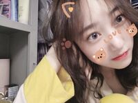 浙江某学院的白嫩清纯的女大学生，人前清纯乖巧，私下里是吃鸡小母狗，喜欢男友后入