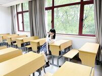 清纯校服JK女大学生，人前是个超级乖巧的小甜妹，在床上被男友调教成反差母狗，简直不要太骚