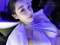 身材爆好的高颜值外卖媛小母狗，雪白肌肤大长腿，大尺度图视