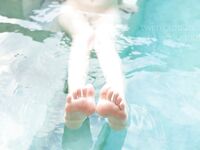 身材爆好的高颜值外卖媛小母狗，雪白肌肤大长腿，大尺度图视