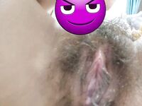 年輕又白嫩的小母狗揉胸掰逼自慰特寫，就是乳暈有點大，隨便看看