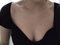 年輕又白嫩的小母狗揉胸掰逼自慰特寫，就是乳暈有點大，隨便看看