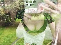 年輕又白嫩的小母狗揉胸掰逼自慰特寫，就是乳暈有點大，隨便看看