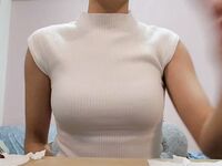 年輕又白嫩的小母狗揉胸掰逼自慰特寫，就是乳暈有點大，隨便看看