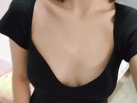 年輕又白嫩的小母狗揉胸掰逼自慰特寫，就是乳暈有點大，隨便看看