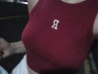 年輕又白嫩的小母狗揉胸掰逼自慰特寫，就是乳暈有點大，隨便看看