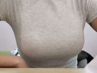 年輕又白嫩的小母狗揉胸掰逼自慰特寫，就是乳暈有點大，隨便看看