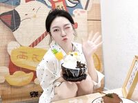 顏值蠻耐看的白嫩御姐少婦，私下裡和炮友約炮，穿開襠黑絲對鏡後入抽插