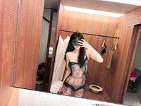 清純粉嫩的女大學生，自拍給金主的定製福利，這粉嫩玉足簡直就是極品