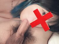 최고의 암캐, 큰 가슴과 대조되는 작은 가슴, 야외에 노출되어 오줌 누는 모습, 퍼시 셀카, 하얀 눈의 오르가즘 얼굴, 콘돔 없이 호텔에 있는 주인과 함께, 정액을 삼키고 소변을 마시는 모습