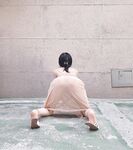 高颜女神，情趣黑丝雪白美乳再配上魅魔淫纹，足以斩杀各年龄层的男人们，蹲在马桶上自插蜜穴，小穴紧夹假鸡巴抖臀