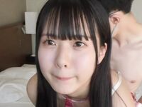 阴毛稀疏，三点粉嫩的美乳颜值i笑傲母狗，被大肉棒无套开两洞，拔出射满白嫩胸脯