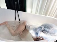 超嫩coser，粉嫩小蘿莉，身材還是很有料的，各種大尺度情趣cos看的人直流口水