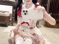 可爱清纯萝莉嫩妹子大尺度私拍收费套图视频