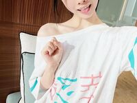 可爱清纯萝莉嫩妹子大尺度私拍收费套图视频