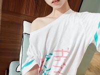 可爱清纯萝莉嫩妹子大尺度私拍收费套图视频