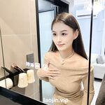 2025年6月最新，【极品泄密】，这个颜值是真的高，被男友留出的性爱视频，完美露脸，生活照床上对比反差明显！