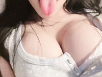 極品巨乳學生妹 三點粉嫩的極品身材 這奶子比我腦袋都大 白虎嫩穴淫水被操的噴一地