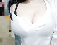 極品巨乳學生妹 三點粉嫩的極品身材 這奶子比我腦袋都大 白虎嫩穴淫水被操的噴一地