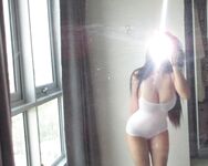 極品巨乳學生妹 三點粉嫩的極品身材 這奶子比我腦袋都大 白虎嫩穴淫水被操的噴一地