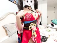 超極品合法卡哇伊小蘿莉『洛洛醬』極品饅頭穴被大肉棒粗暴捅開，一使勁兒感覺就操破了一樣