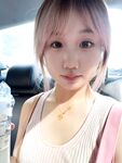 被攝影師的拿下的女大 ！自己抱著雙腿被爸爸肏 ~永遠是爸爸的乖寶寶 ~緊致粉嫩小穴無法抵擋的誘惑