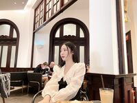 【S級泄密】唐山良家小嬌妻徹底放開，換上各種暴露情趣裝從害羞到狗鏈含球，白皙肥臀露臉性愛自拍，原檔無水印