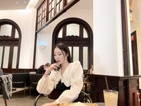 【S級泄密】唐山良家小嬌妻徹底放開，換上各種暴露情趣裝從害羞到狗鏈含球，白皙肥臀露臉性愛自拍，原檔無水印
