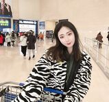 【S級泄密】唐山良家小嬌妻徹底放開，換上各種暴露情趣裝從害羞到狗鏈含球，白皙肥臀露臉性愛自拍，原檔無水印