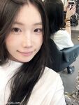 雲盤高質露臉泄密！湖南美女露臉性愛圖影流出，又嫩又反差，調教的很聽話，衛生間搞起來