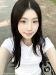 雲盤高質露臉泄密！湖南美女露臉性愛圖影流出，又嫩又反差，調教的很聽話，衛生間搞起來