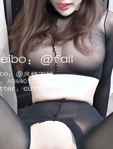 完具酱 - 连体黑丝与乳夹肛塞