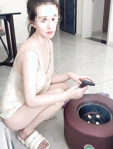 Latest purchase and sharing Haijiao community’s favorite new work of the best yoga sister-in-law. Two months later, she rapes her sister-in-law while she is on a business trip.