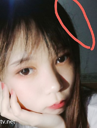 私房一月最新流出『魔手 外購』極品廁拍《藝校極品學生妹》(同學)4 大尺度挑逗 撩騷 超水靈2