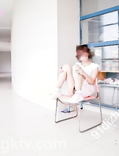 小师妹全裸露出带你游览学校