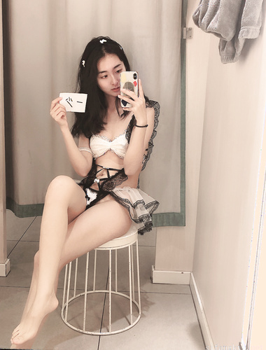 反差露臉美女應大神【一少】定製+19套情趣淫照 女僕1